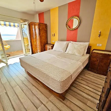 Tempera By The Apartman *