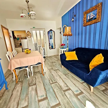 Tempera By The Apartman *