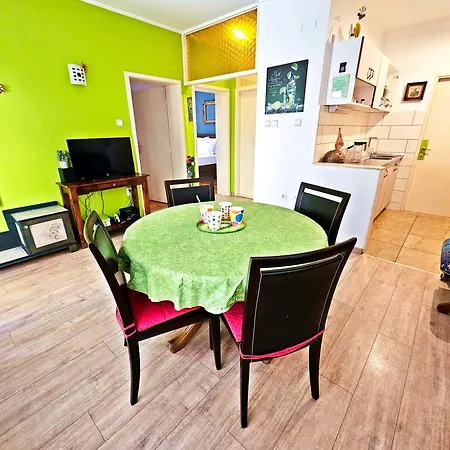 Tempera By The Apartman *
