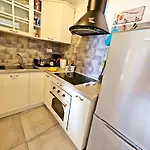 Apartment Tempera By The *