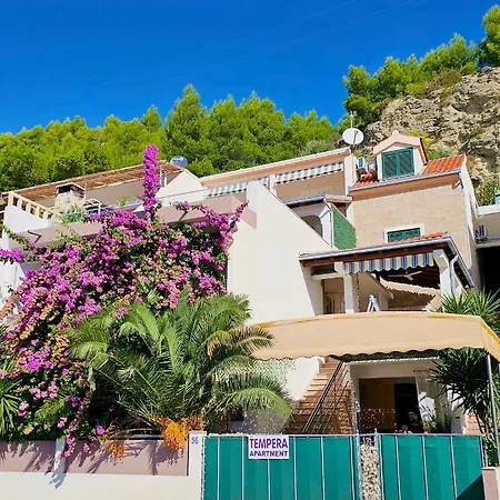 Apartament Tempera By The *