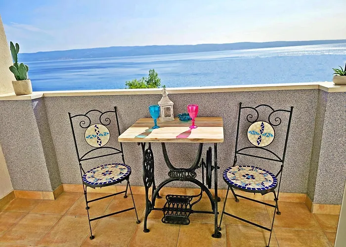 Apartment Tempera By The